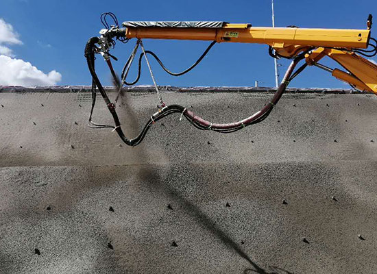 中交一公局工程底盤(pán)混凝土濕噴臺(tái)車(chē)施工視頻（2）